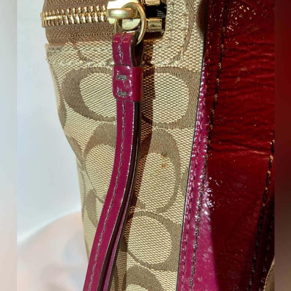 🌺🌺Host Pick 11/9!!!  Gorgeous Coach Logo fabric & Fushia leather Tote - Picture 13 of 16